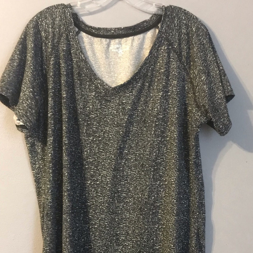 V-neck blouse, comfortable, long.